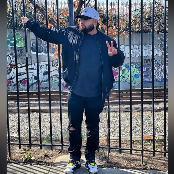 Meet your Posher, Jay - Picture 1 of 1